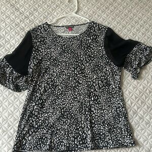Vince Camuto, top size large